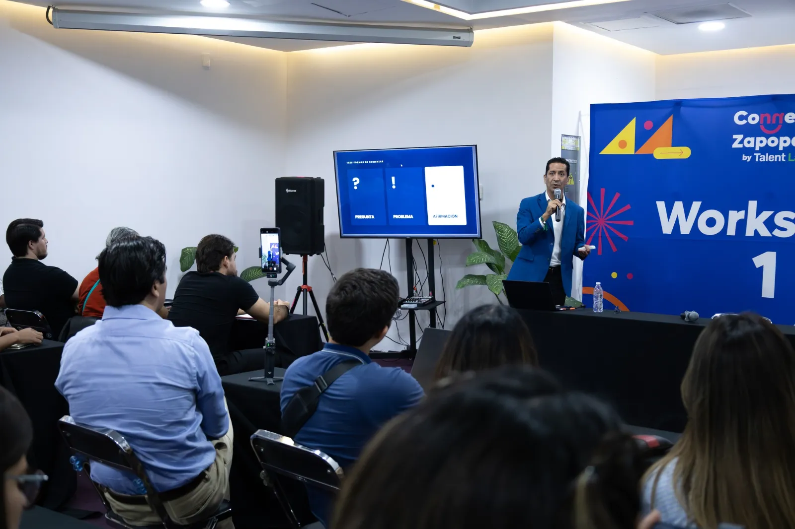Participantes en un taller de Alvaro Ferreira
